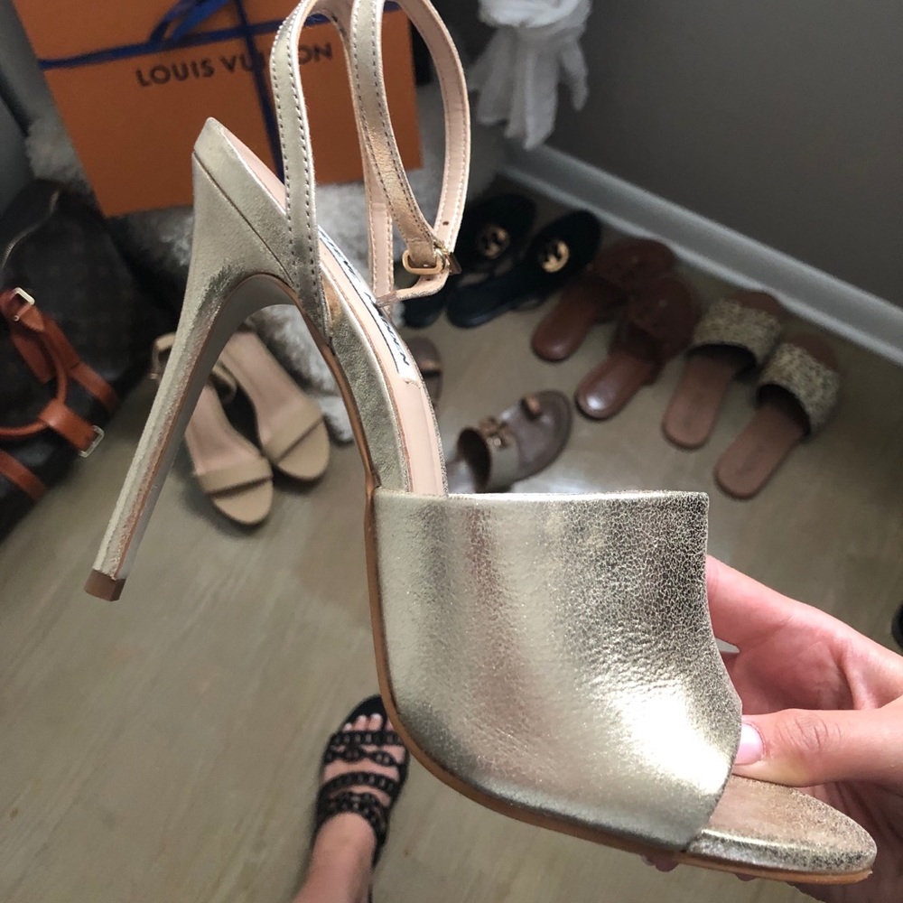 Steve Madden - Picture 2 of 3